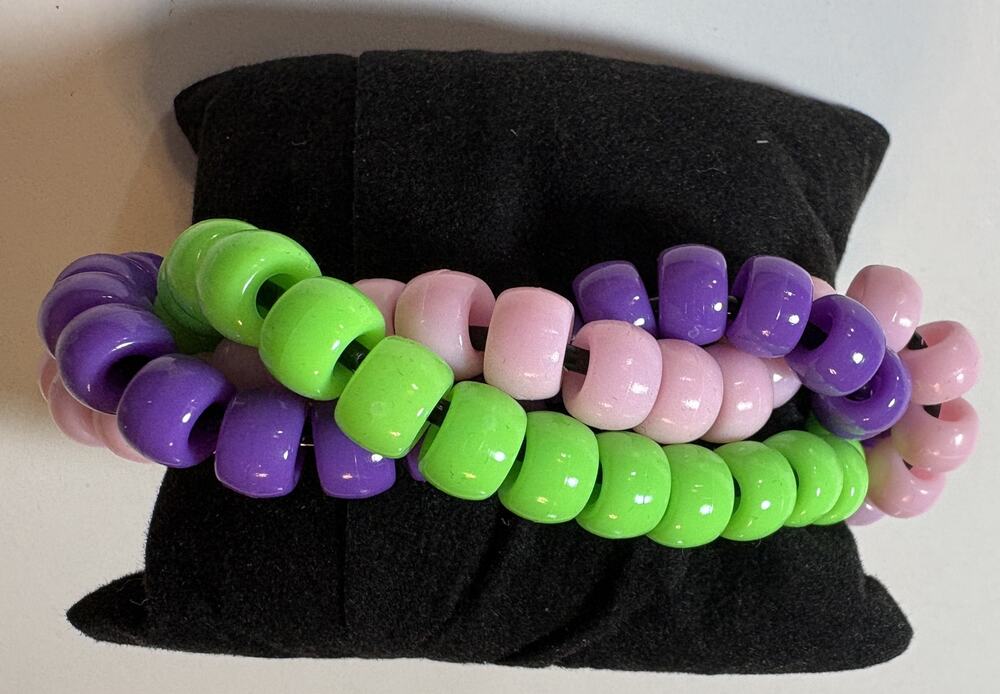 Eye‑Catching Helicoid Bead Bracelet with Purple, Lime Green & Pink Accents - vn